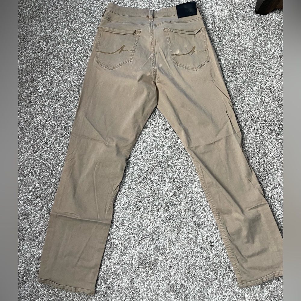 Men’s khaki pants